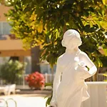 Luxury Cayetana, By Comfortable Luxury *